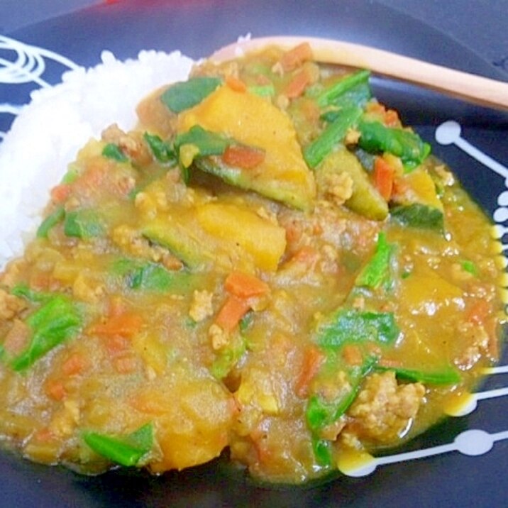 カボチャとほうれん草のキーマカレー